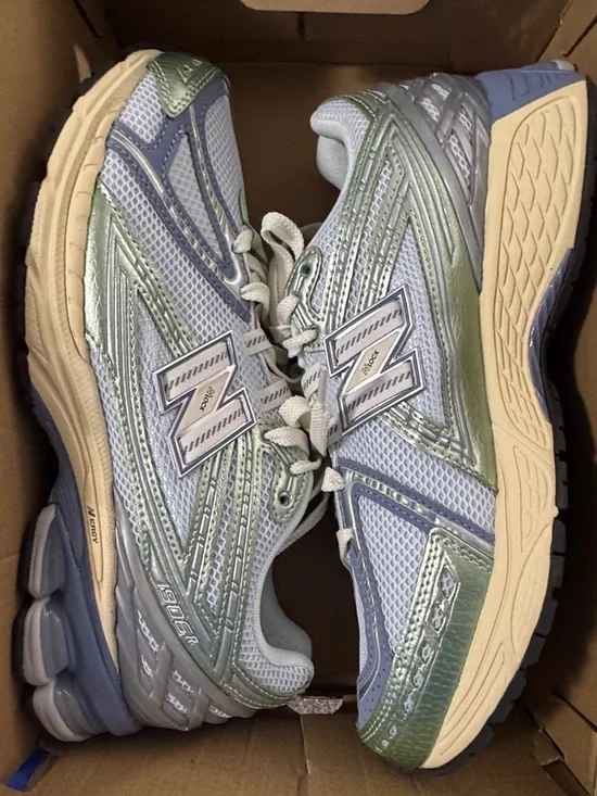 New Balance Men's Light Blue & Green Athletic Running Shoes - Picture 1 of 6
